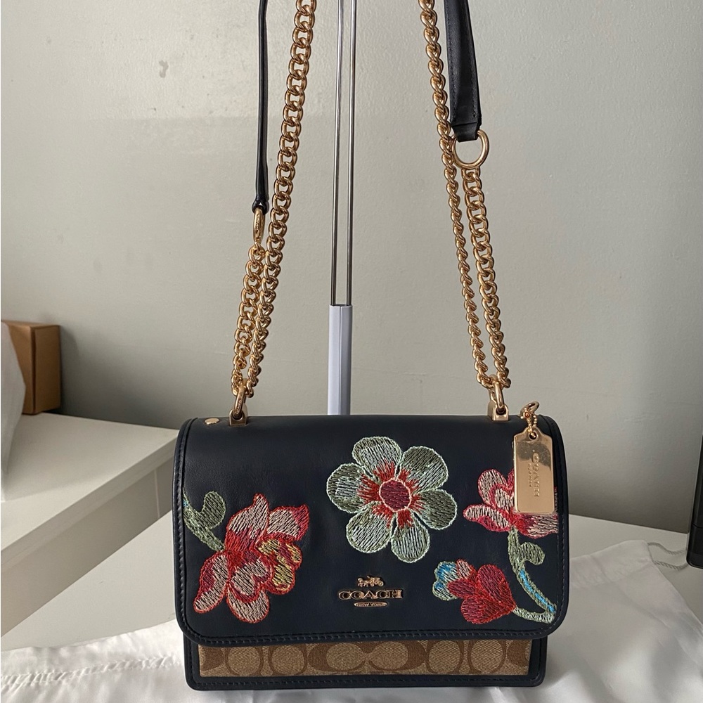 Coach Klare Crossbody In Signature Canvas With Floral Embroidery - Picture 1 of 9
